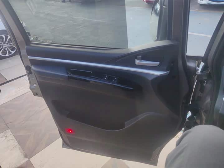 Photo 7 - Dongfeng Forthing Lingzhi M5