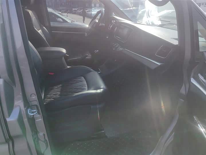 Photo 8 - Dongfeng Forthing Lingzhi M5