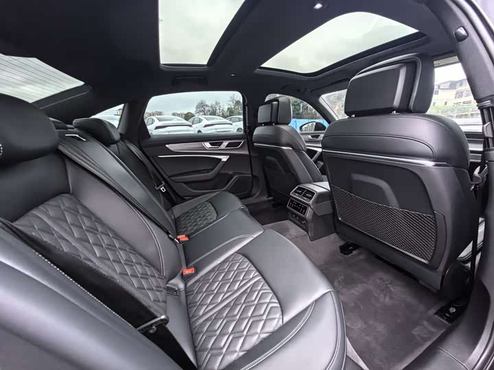 Фото 8 - Audi A6L