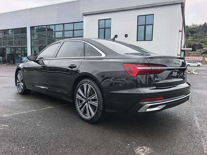 Фото 9 - Audi A6L