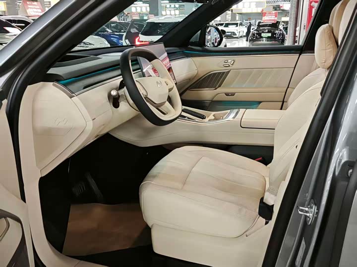 Фото 6 - Nio Onvo L90