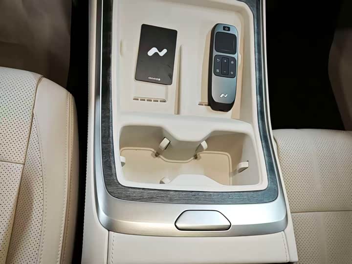 Фото 8 - Nio Onvo L90