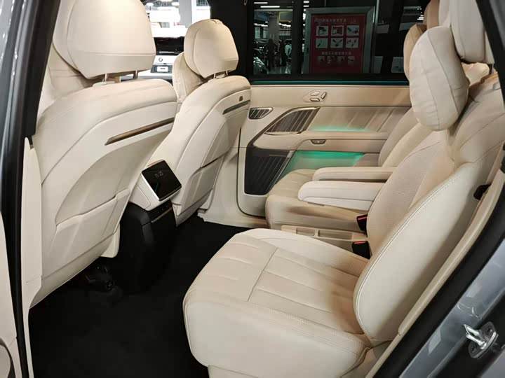 Фото 9 - Nio Onvo L90