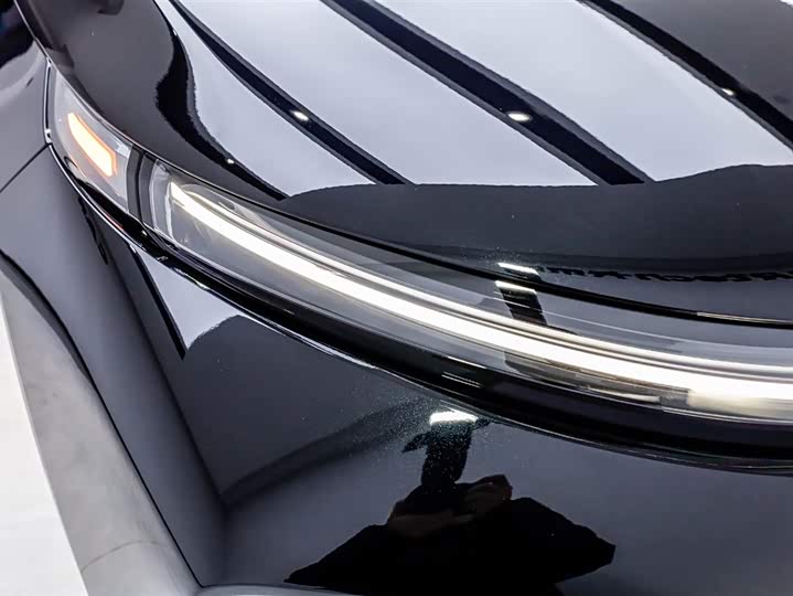 Photo 2 - LiXiang L7