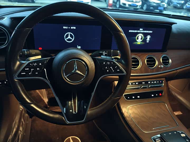 Photo 4 - Mercedes-Benz E-Class