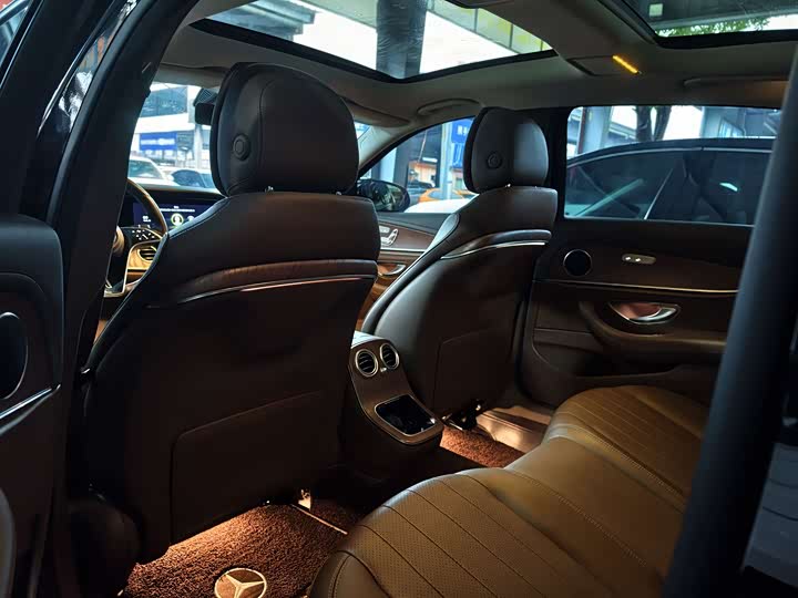 Photo 7 - Mercedes-Benz E-Class