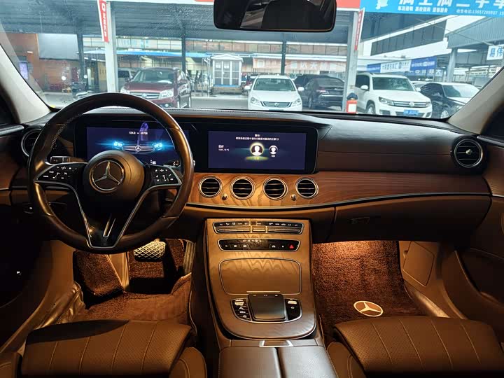 Photo 8 - Mercedes-Benz E-Class