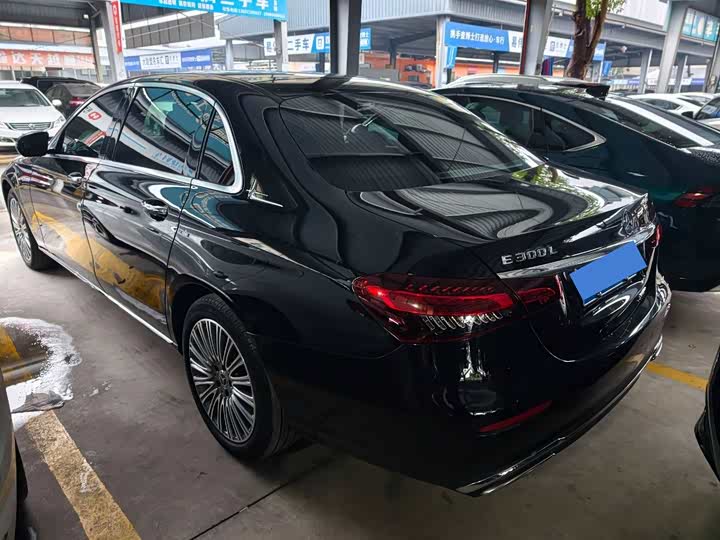 Photo 9 - Mercedes-Benz E-Class