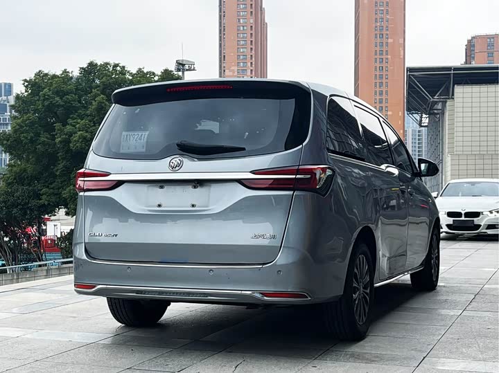 Фото 4 - Buick GL8 ES