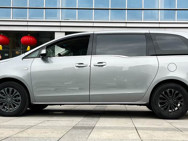 Фото 6 - Buick GL8 ES