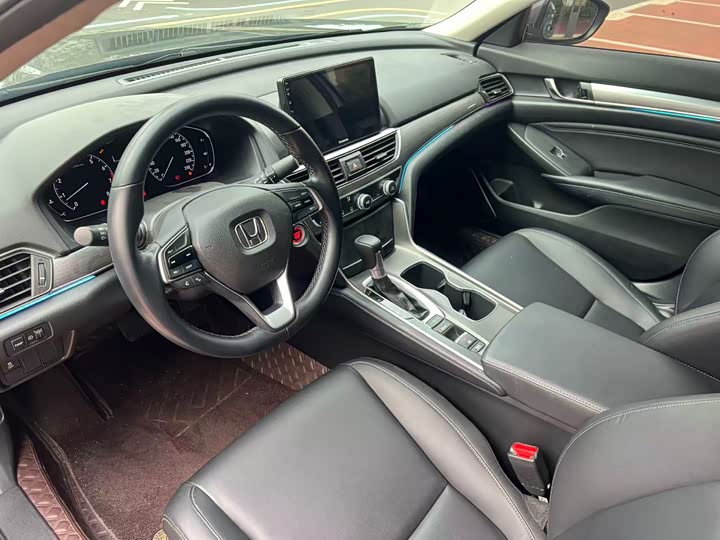 Фото 4 - Honda Accord