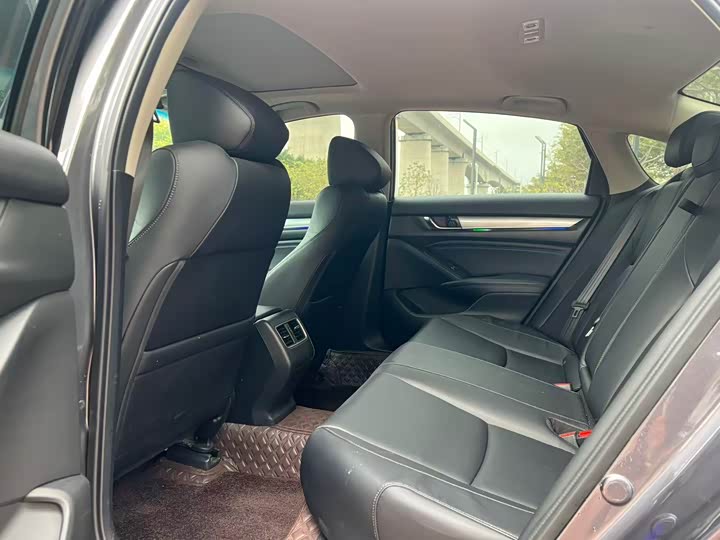 Фото 6 - Honda Accord