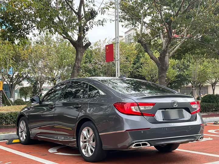 Фото 7 - Honda Accord