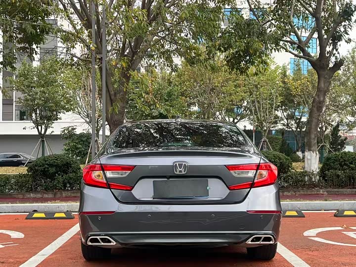 Фото 8 - Honda Accord