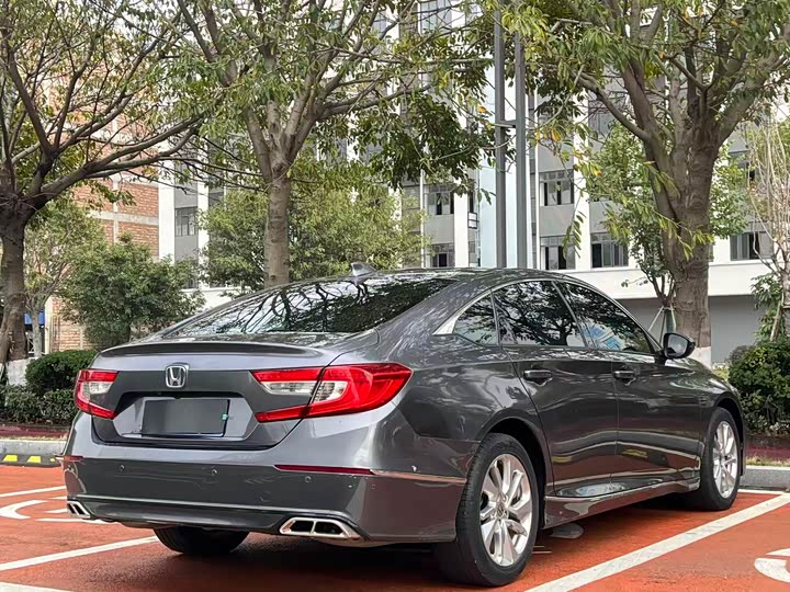 Фото 9 - Honda Accord