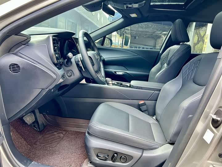 Фото 4 - Lexus RX