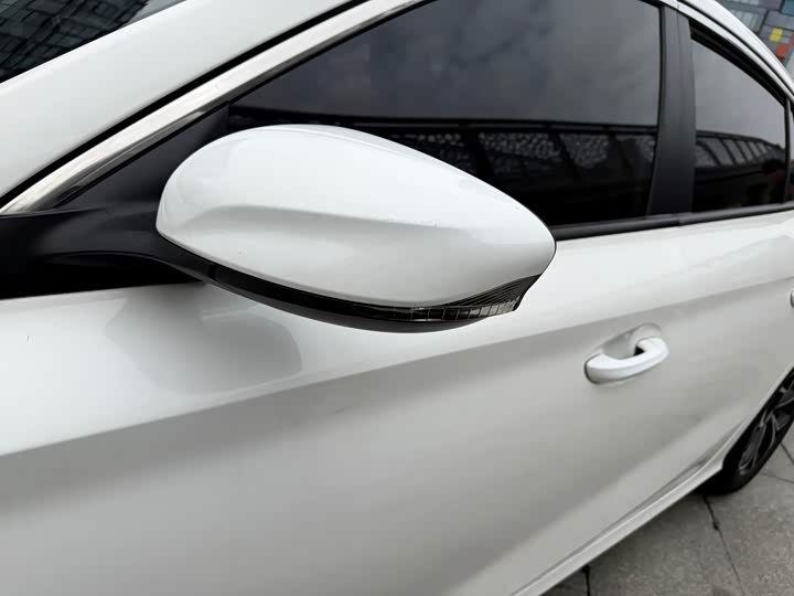 Фото 6 - MG Motor 5