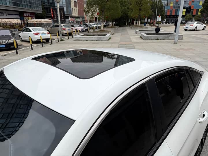 Фото 7 - MG Motor 5