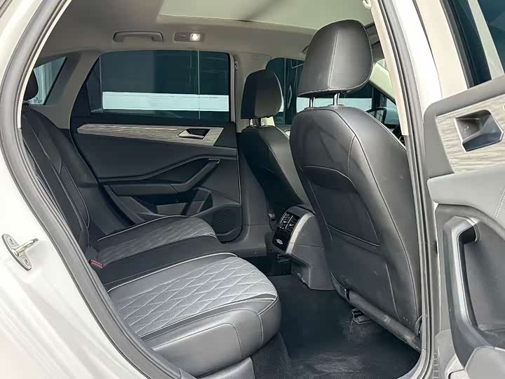 Фото 9 - Volkswagen Sagitar L