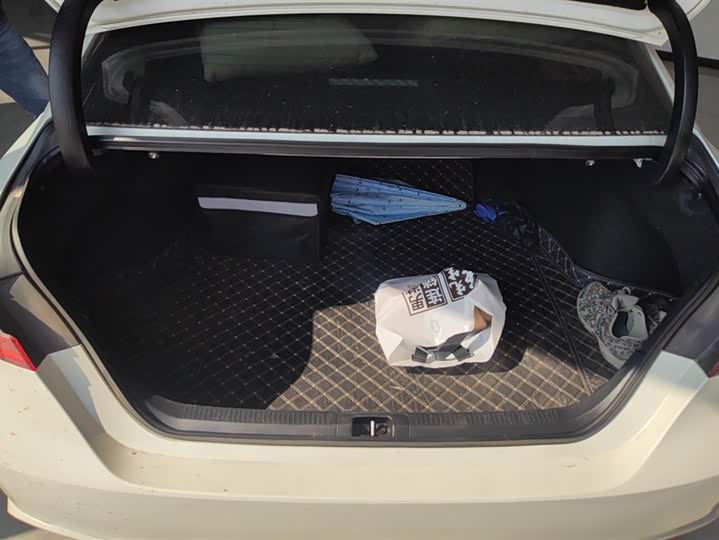 Фото 4 - Toyota Camry