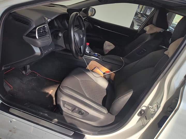 Фото 9 - Toyota Camry