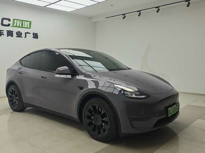 Photo 3 - Tesla Model Y