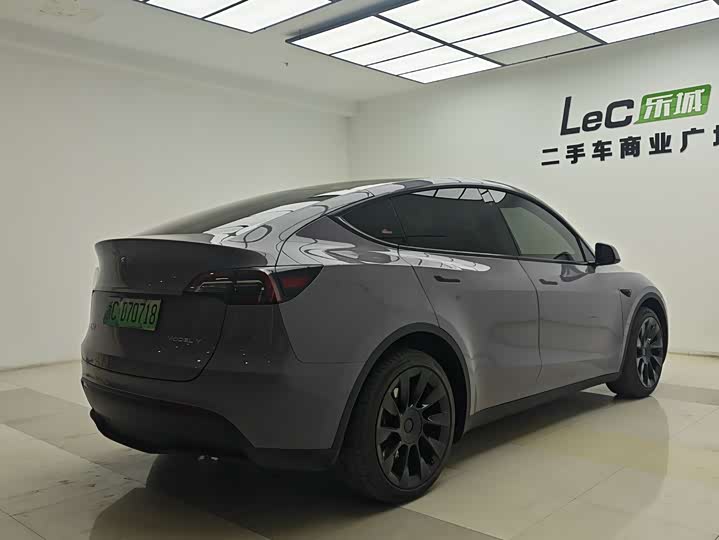 Photo 5 - Tesla Model Y