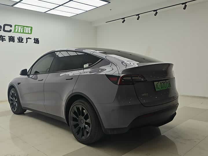 Photo 7 - Tesla Model Y