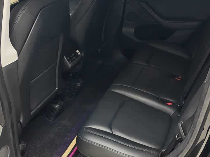 Photo 8 - Tesla Model Y