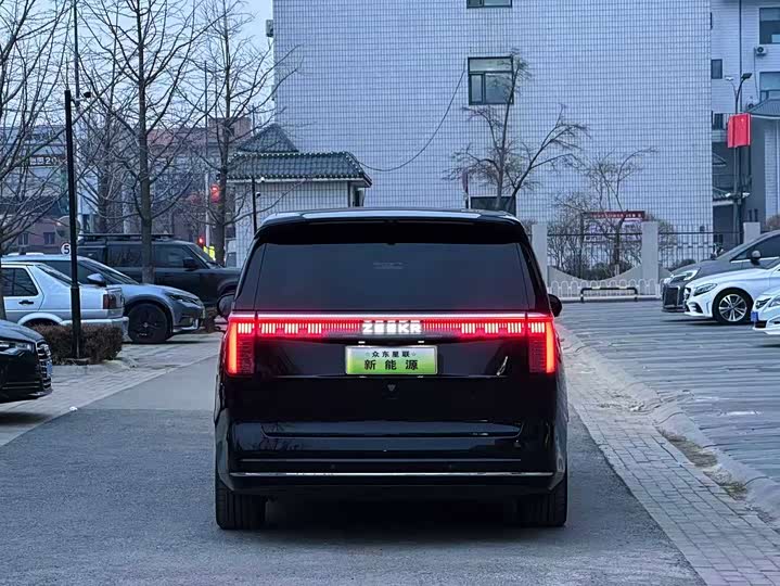 Фото 4 - Zeekr 009