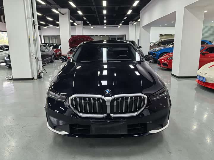 Фото 2 - BMW 5 Series