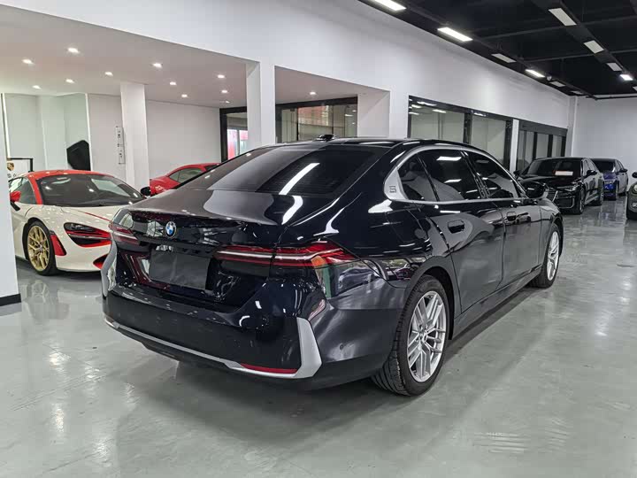 Фото 5 - BMW 5 Series