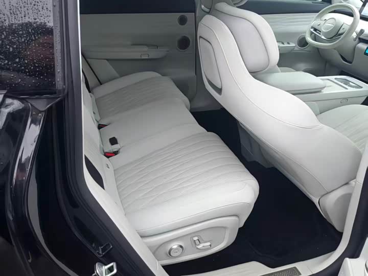 Photo 6 - Exeed Sterra ET