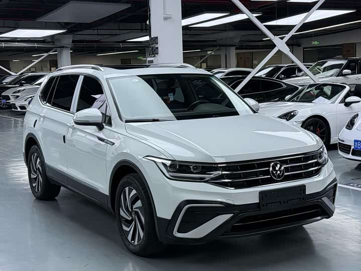 Фото 3 - Volkswagen Tiguan L Pro