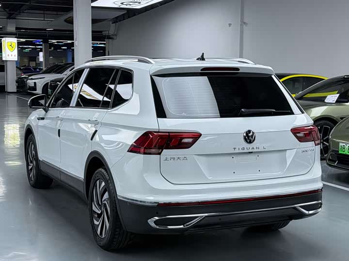 Фото 4 - Volkswagen Tiguan L Pro