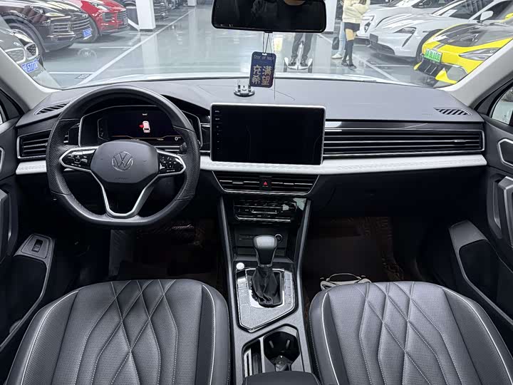 Фото 7 - Volkswagen Tiguan L Pro