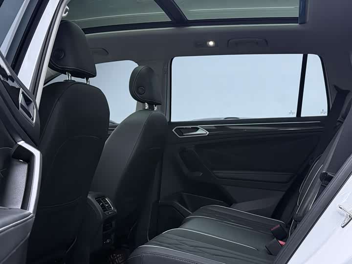 Фото 9 - Volkswagen Tiguan L Pro