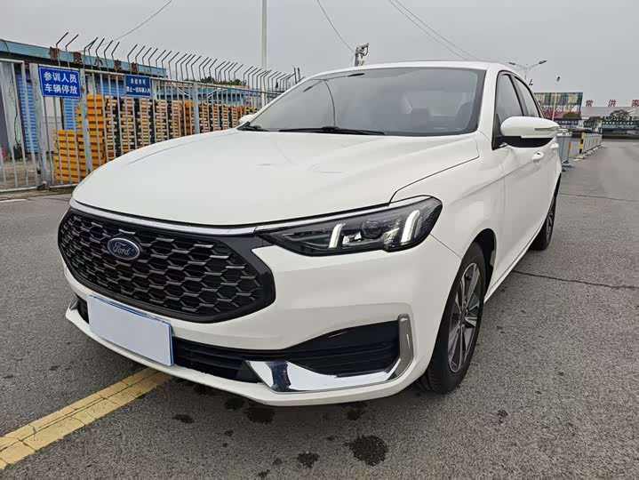 Фото 1 - Ford Escort