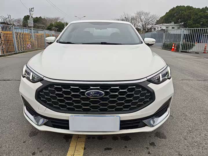 Фото 2 - Ford Escort