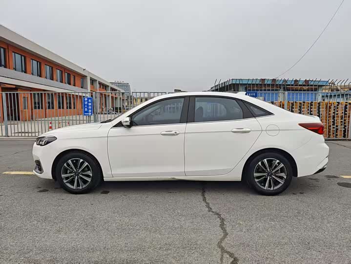 Фото 4 - Ford Escort