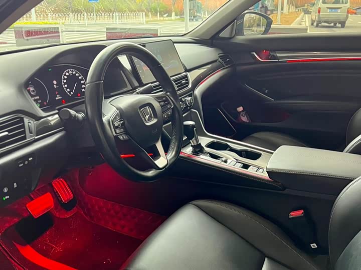 Фото 4 - Honda Accord