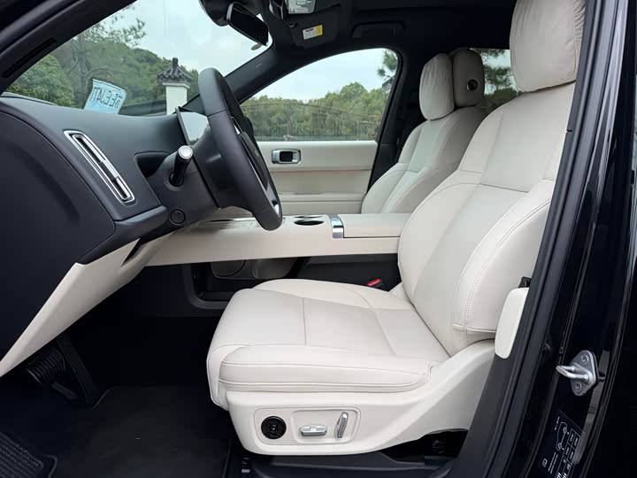 Photo 5 - LiXiang L6