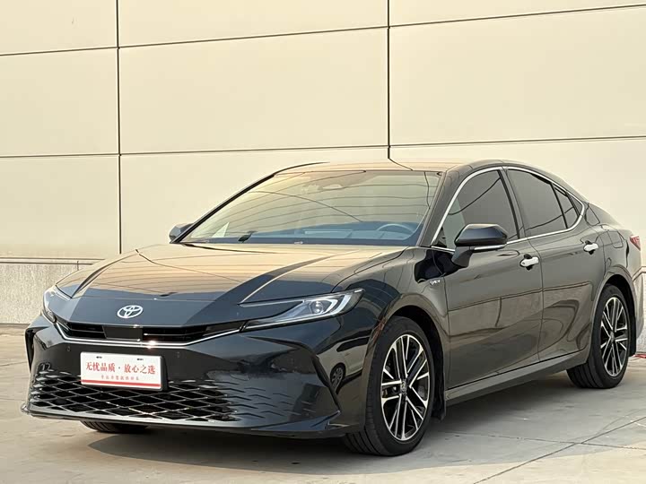 Фото 1 - Toyota Camry