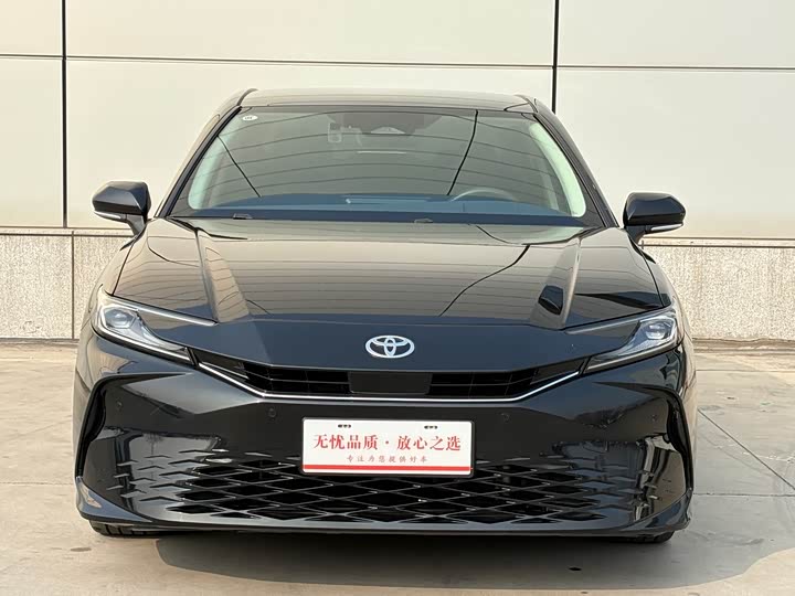 Фото 2 - Toyota Camry