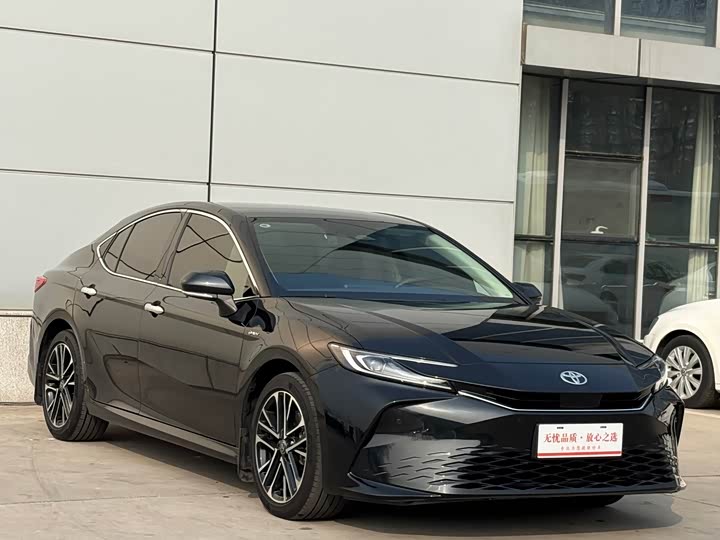 Фото 3 - Toyota Camry