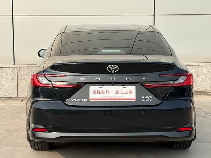 Фото 5 - Toyota Camry