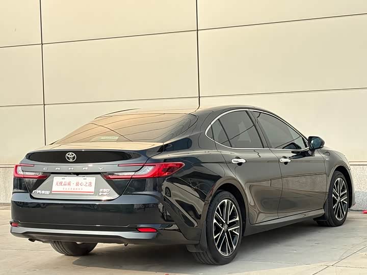 Фото 6 - Toyota Camry