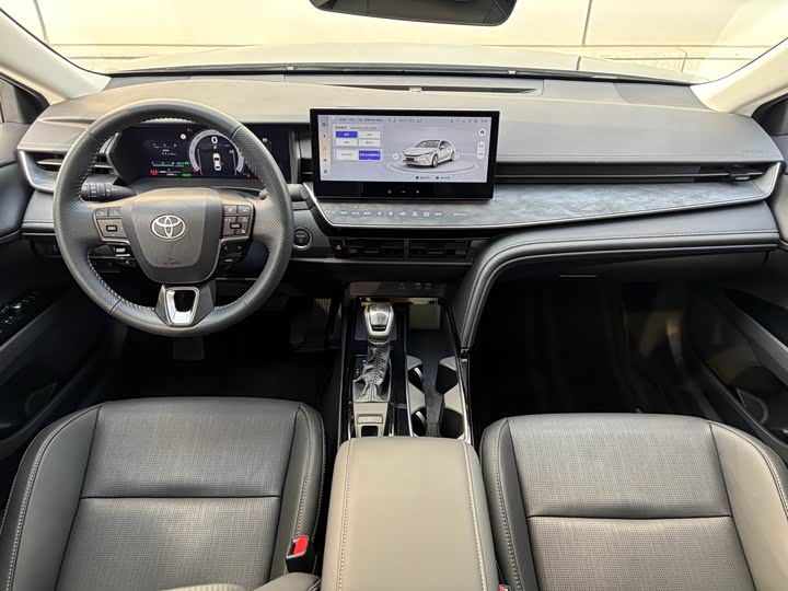 Фото 9 - Toyota Camry