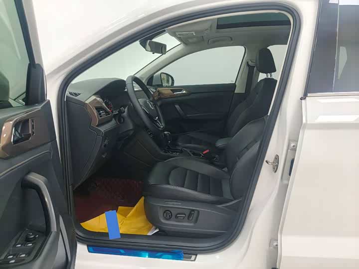 Фото 7 - Volkswagen Tharu