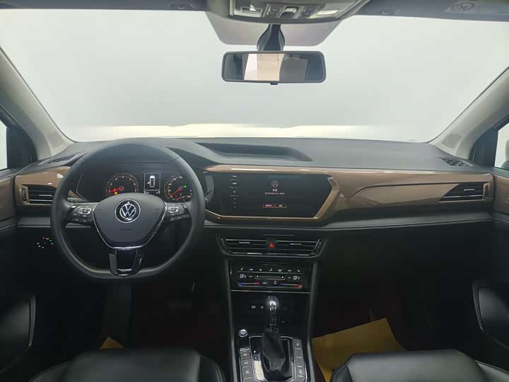 Фото 9 - Volkswagen Tharu